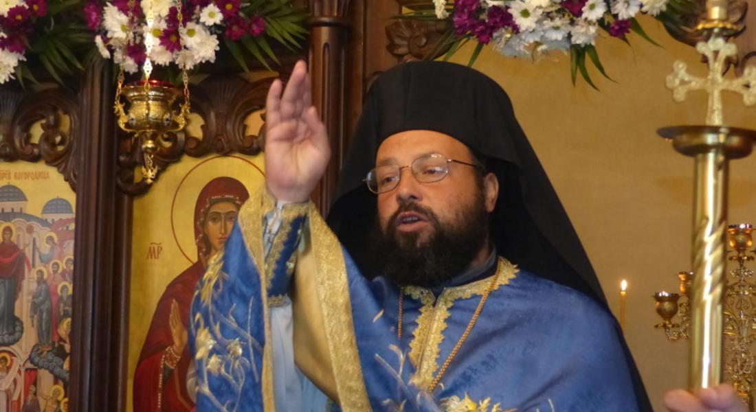   Благослов  на архимандрит Висарион за Въведение Богородично