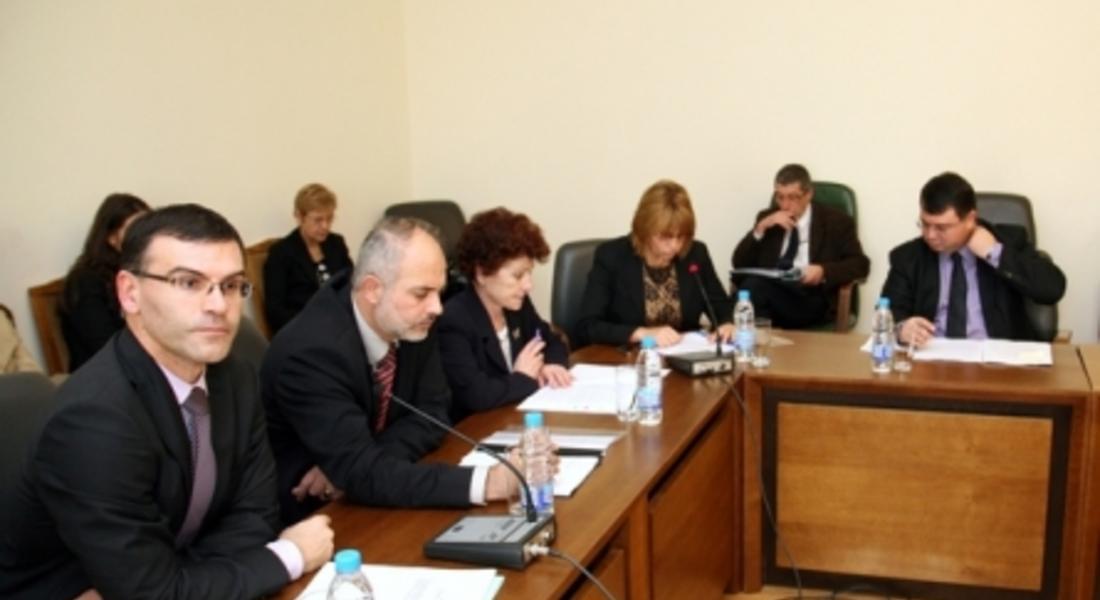240 лв. остава минималната работна заплата през 2010 г. 