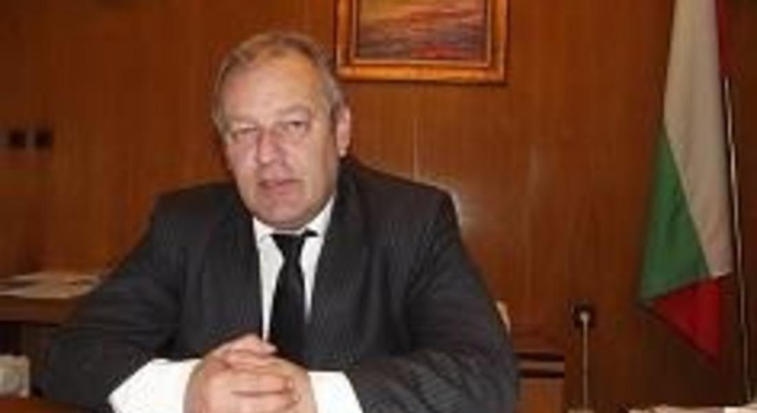 Кметът Николай Мелемов поздрави здравните работници 