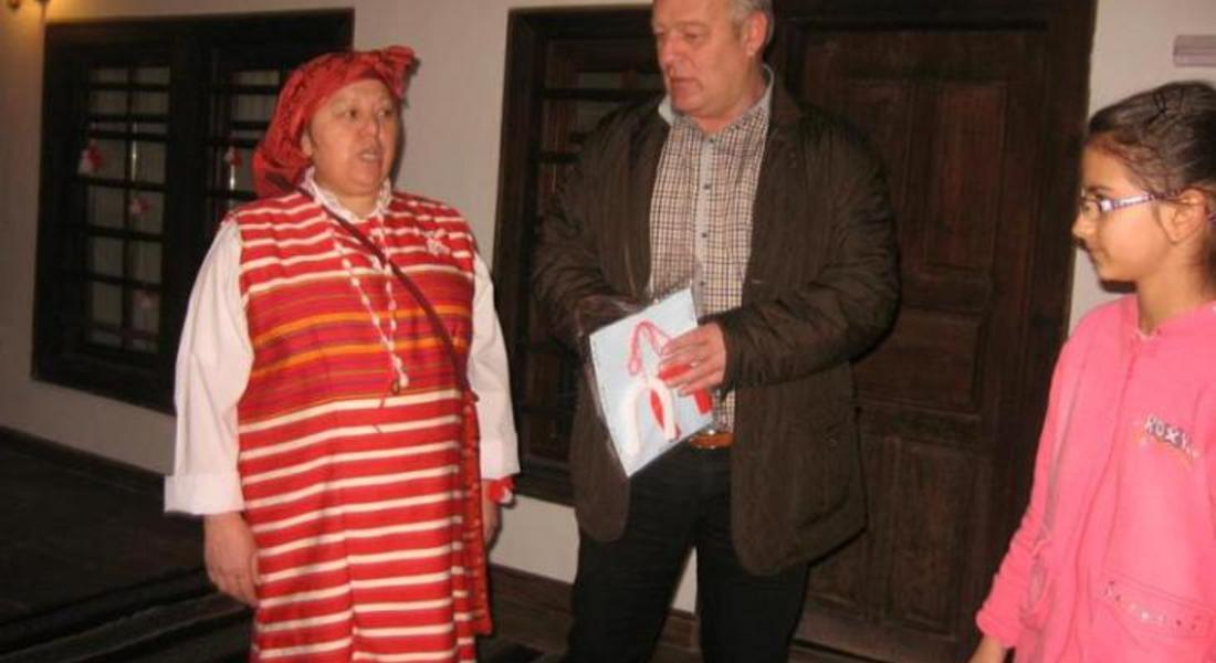 По инициатива на кмета Мелемов, деца твориха мартенички в Алибеевия конак