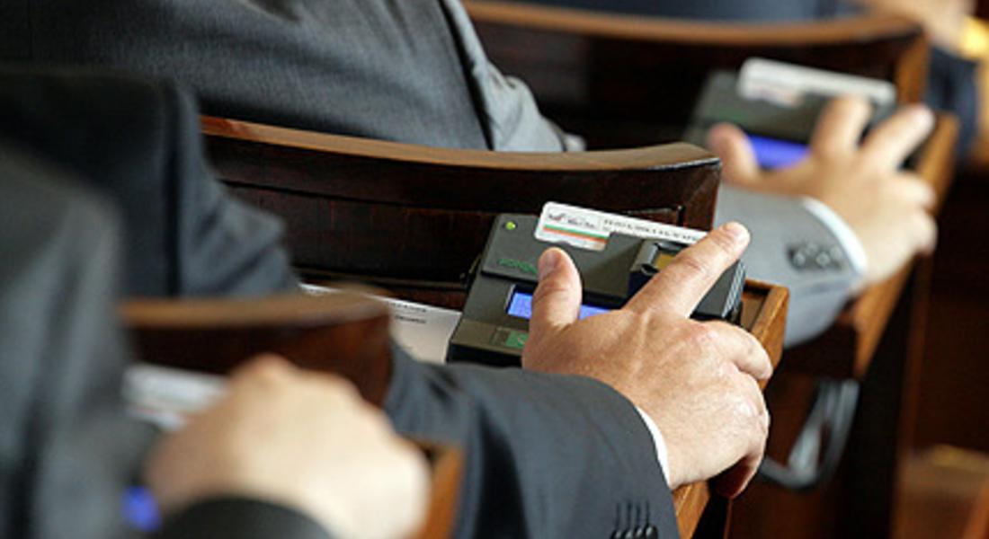 Гласуват вот на недоверие срещу правителството