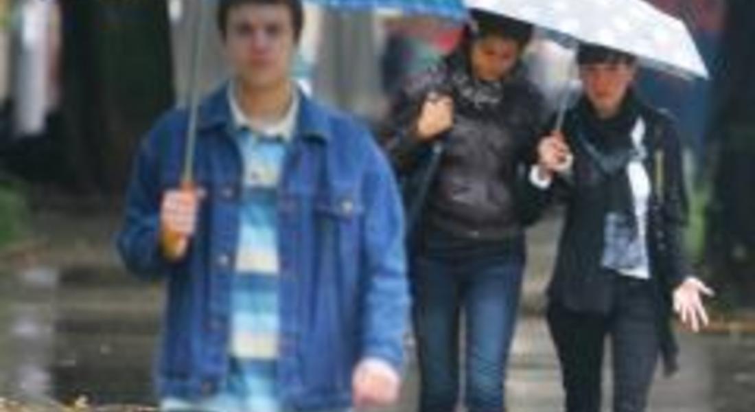 Облаци и дъжд още 3 дни, в неделя местим часовника