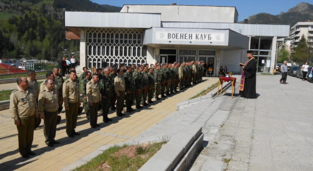 Осветиха бойните знамена на 101 алпийски батальон
