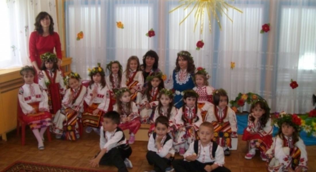 Деца от ОДЗ "Елица" в Мадан пресъздадоха обичая Лазаруване
