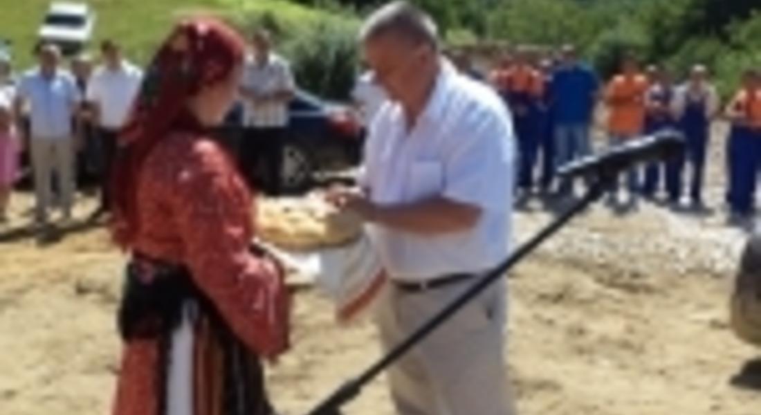 Направиха първа копка на пътя Неделино - Върли дол