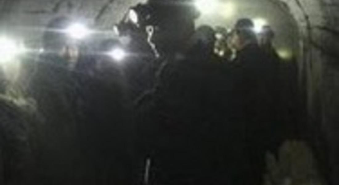 Миньор оцеля, след като бе ударен от 6 000 волтова дъга