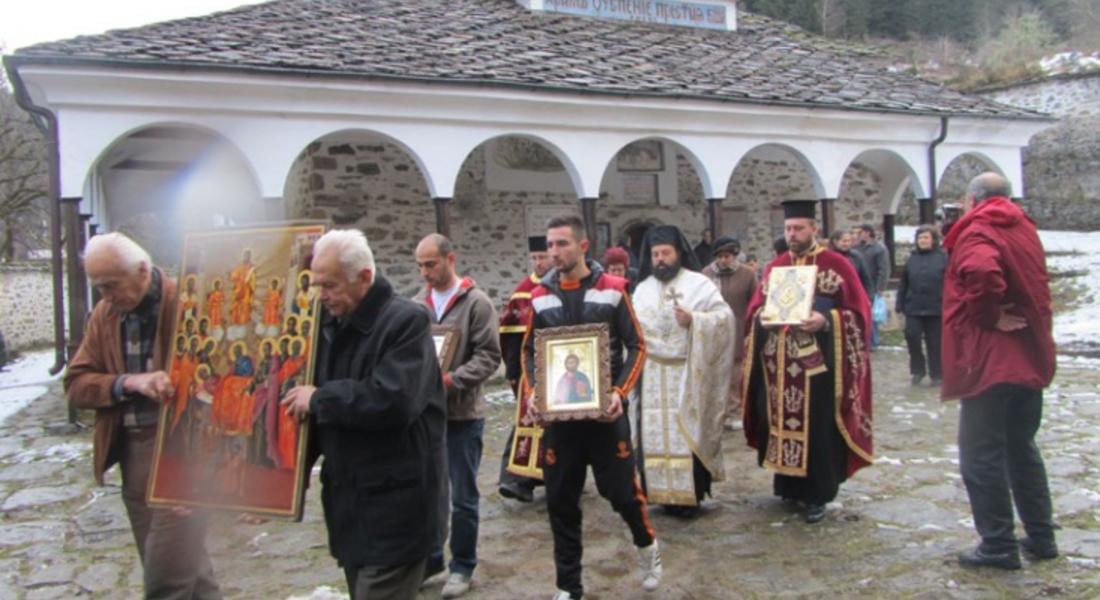 Широка лъка кани на празник