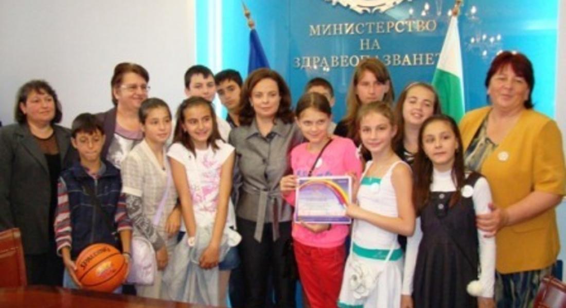 Ученици от Рудозем спечелиха първа награда в национален конкурс на МЗ