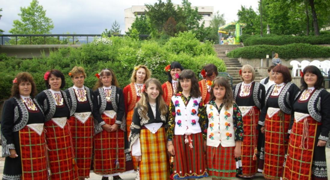 Родопейци се надпяват и надиграват втори ден