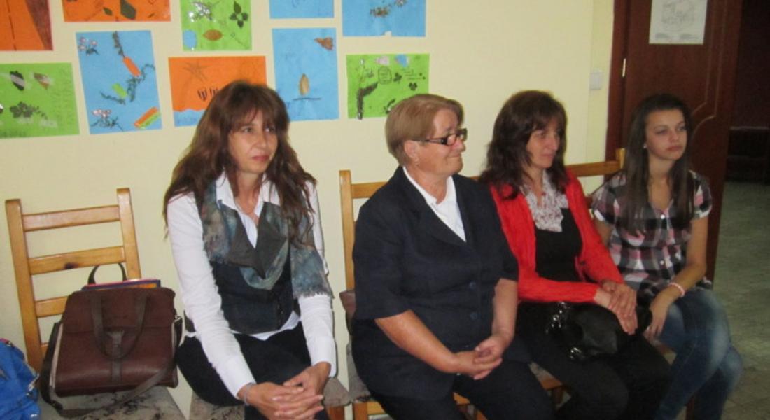 Доброволци и деца със специални потребности подредиха обща изложба