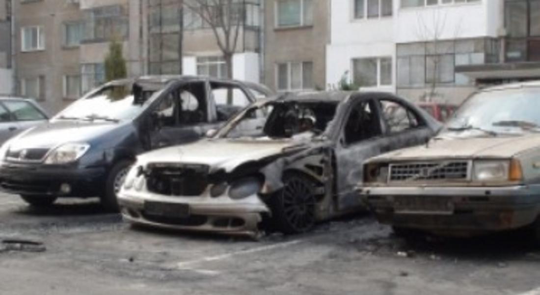 Горяха още две коли, задържан е подпалвачът