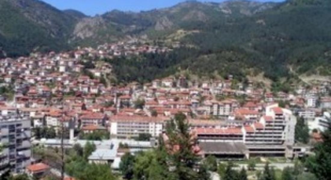 Ученици от Чепеларе готови със соларния електромобил