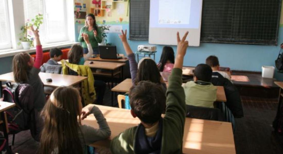 ВАЖНО за учениците: МОН размества ВАКАНЦИИТЕ. Вижте новия график!