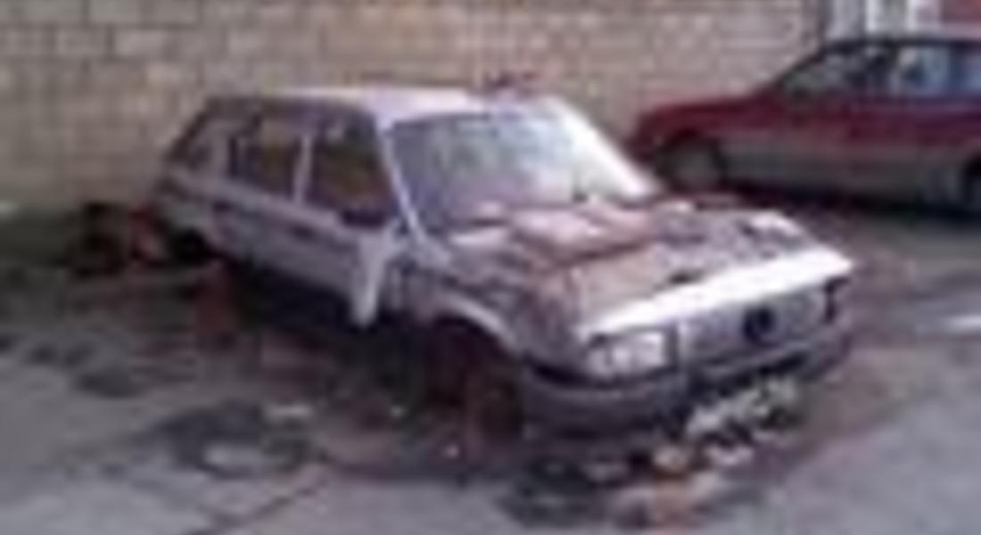 Глобяват за дърва и стари автомобили поставени  на общински площи и тротоари