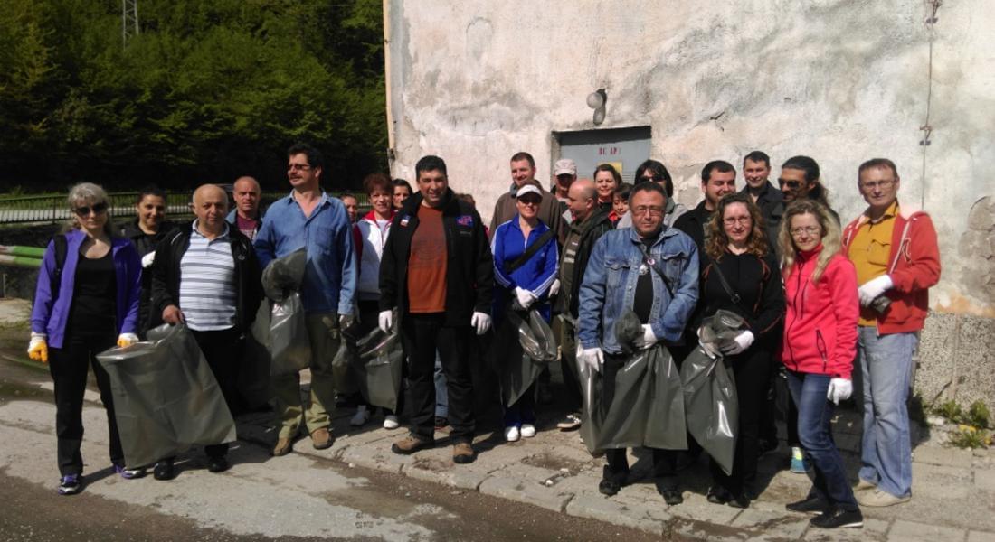 Областната администрация се включи в кампанията "Да изчистим България заедно”