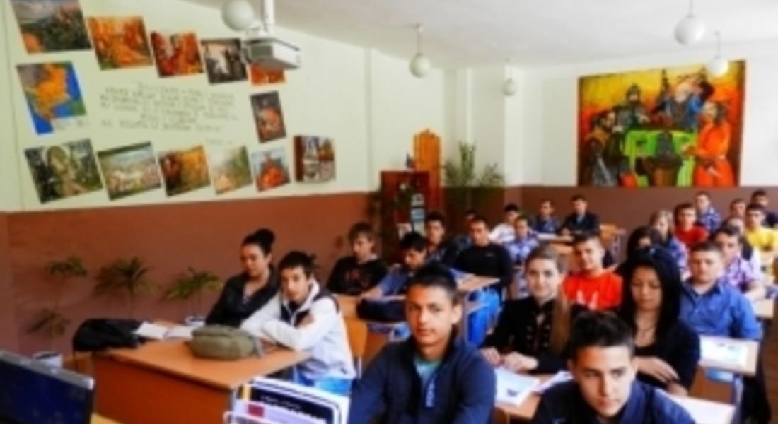 Учителите да преминат към втора категория труд поискаха синдикати