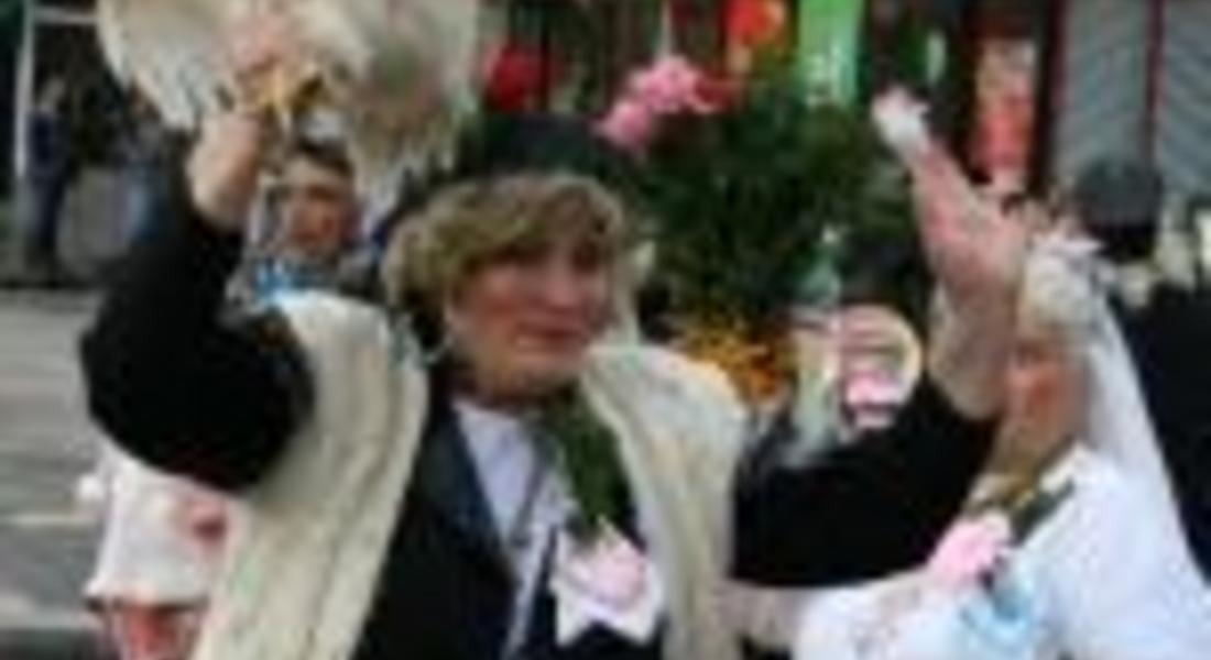 Много женски смях и веселие за Бабинден