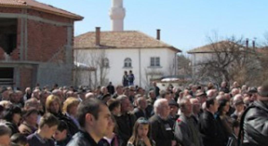 С митинг и курбан в Барутин,ДПС отбеляза 40-та годишнина от „възродителния“ процес