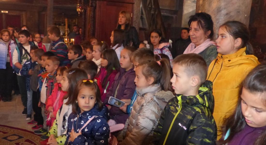 „Ангелчета“ откриха новата духовна година в храм „Св. Неделя“ - Райково