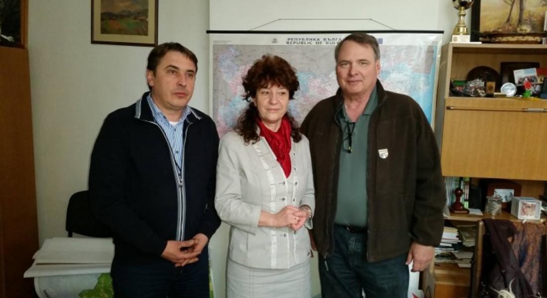 Американец направи дарение за болницата в Девин