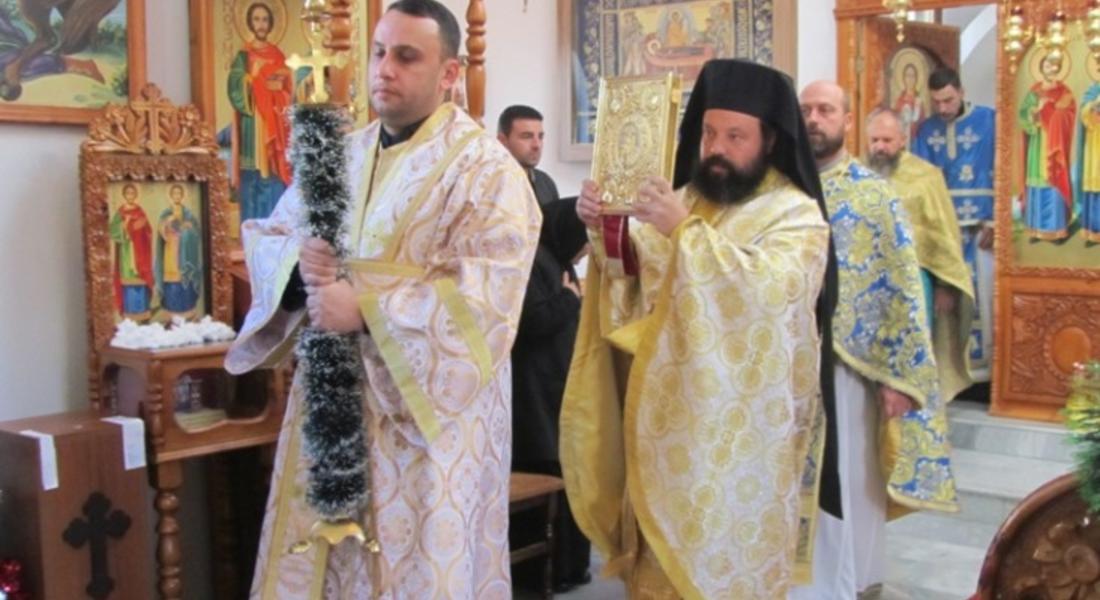  Архимандрит Висарион възглави светата Литургия за Събор на Пресвета Богородица в епархийския манастир „Св.Пантелеймон”