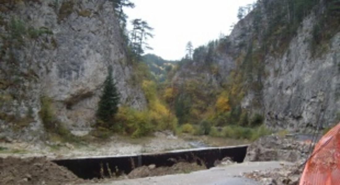 Катастрофа с ранени стана вчера по пътя между селата Триград и Тешел