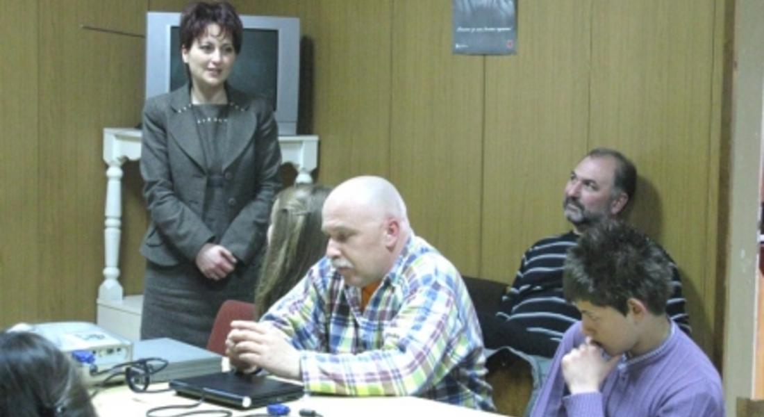 С дискусия на тема „Опасна или безопасна е интернет любовта?”  започна обучението на учениците от клуб "Здраве"