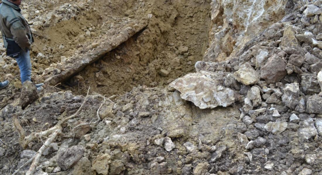 Временно ограничават движението по пътя Девин - Кричим поради опасност от ново свличане