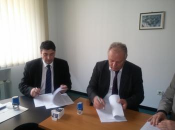 Кметът Мелемов и областният управител Славов подписаха 7 договора с ББР за безплатно саниране на жилища