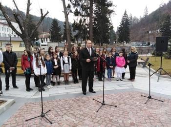В МАДАН ОТБЕЛЯЗАХА ТЪРЖЕСТВЕНО НАЦИОНАЛНИЯ ПРАЗНИК 3 МАРТ
