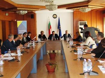 Планираните паралелки за област Смолян за прием след седми клас са 20 профилирани и 18 професионални 