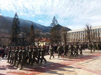 ВОЕННИТЕ ЩЕ ПРОВЕЖДАТ ПЛАНИРАНИ УЧЕНИЯ, ХОРАТА ДА НЕ НАВЛИЗАТ В ЗАБРАНЕНИТЕ ЗОНИ