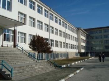 Изискват справка от директорите за ремонтите в училищата