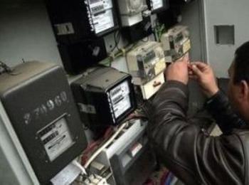 Ще отчитат електромерите по празниците, през декември харчим повече ток 