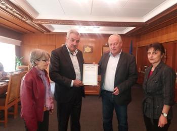 Кметът Николай Мелемов получи Благодарствен адрес от Национално движение русофили