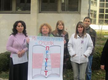 Служителите в музея, галерията и библиотеката в Смолян излязоха на протест