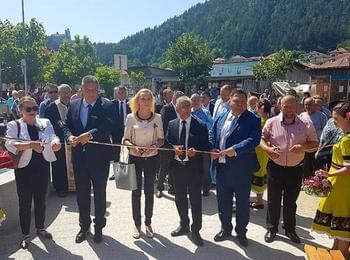 В Неделино откриха паметен знак за Холокоста