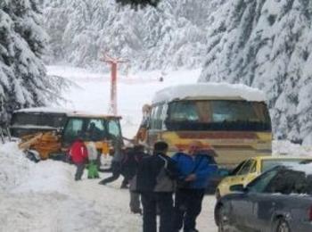 Пожарната пак изтегля закъсали автомобили