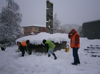 16-ти час продължава снеговалежът в Смолян, 15 машини почистват улиците в града 