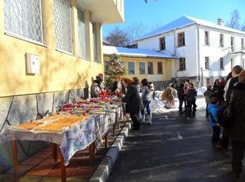 С 6-метрова баница и 200 л. вино в село Давидково отпразнуваха Коледа