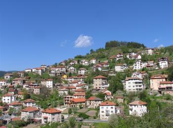 Великденска вечеря за 20 лв. стана хит в родопското село Момчиловци