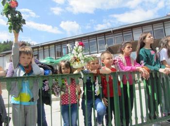 Смолянчани се поклониха пред паметника на загиналите във войните в кв.Райково