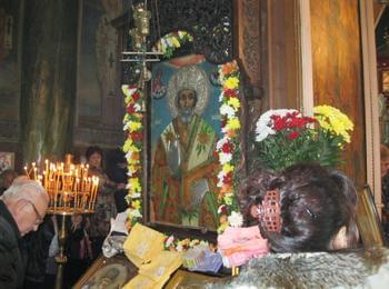 Никулден в Устово събра в прегръдка стотици вярващи