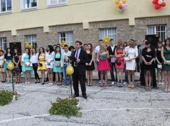 В Мадан училищата изпратиха своите абитуриенти