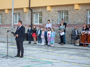  С МНОГО ТРЕПЕТ И ВЪЛНЕНИЕ ЗАПОЧНА НОВАТА УЧЕБНА ГОДИНА В ОБЩИНА МАДАН
