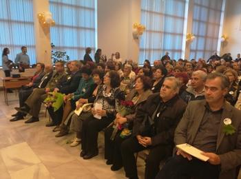 С тържествен концерт Средно училище „Отец Паисий” отбеляза 35 години от създаването си /СНИМКИ/
