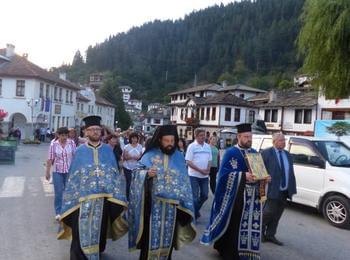  Плащеницата на Св. Богородица премина по улиците на Широка лъка