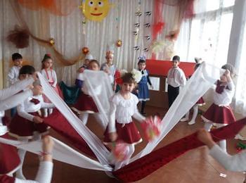  Децата в с. Змейца посрещнаха Първа пролет