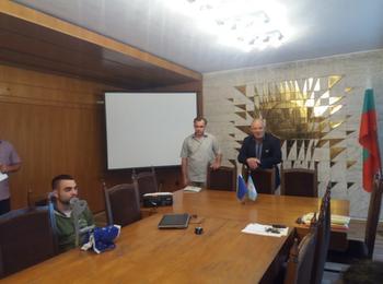 Кметът Мелемов назначи 17  младежи на  работа в община Смолян по проект „Обучение и заетост за младите хора”