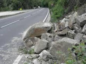 Заради очаквания засилен трафик в Смолянско временно се спира обрушването на скатове
